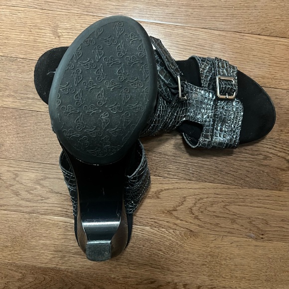 Helle Comfort Gray Metallic Snake Skin Sandals sz 39 - Picture 2 of 5